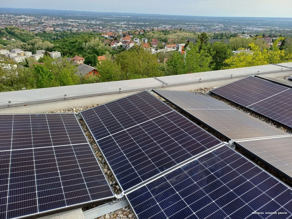 Off grid solarni paneli na krovu Hrvatska
