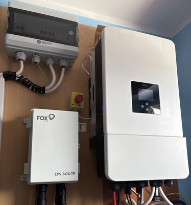Deye solarni inverter sa backup boxom i baterijom.Sustav radi kada nema električne energije i potpuno ste neovisni .